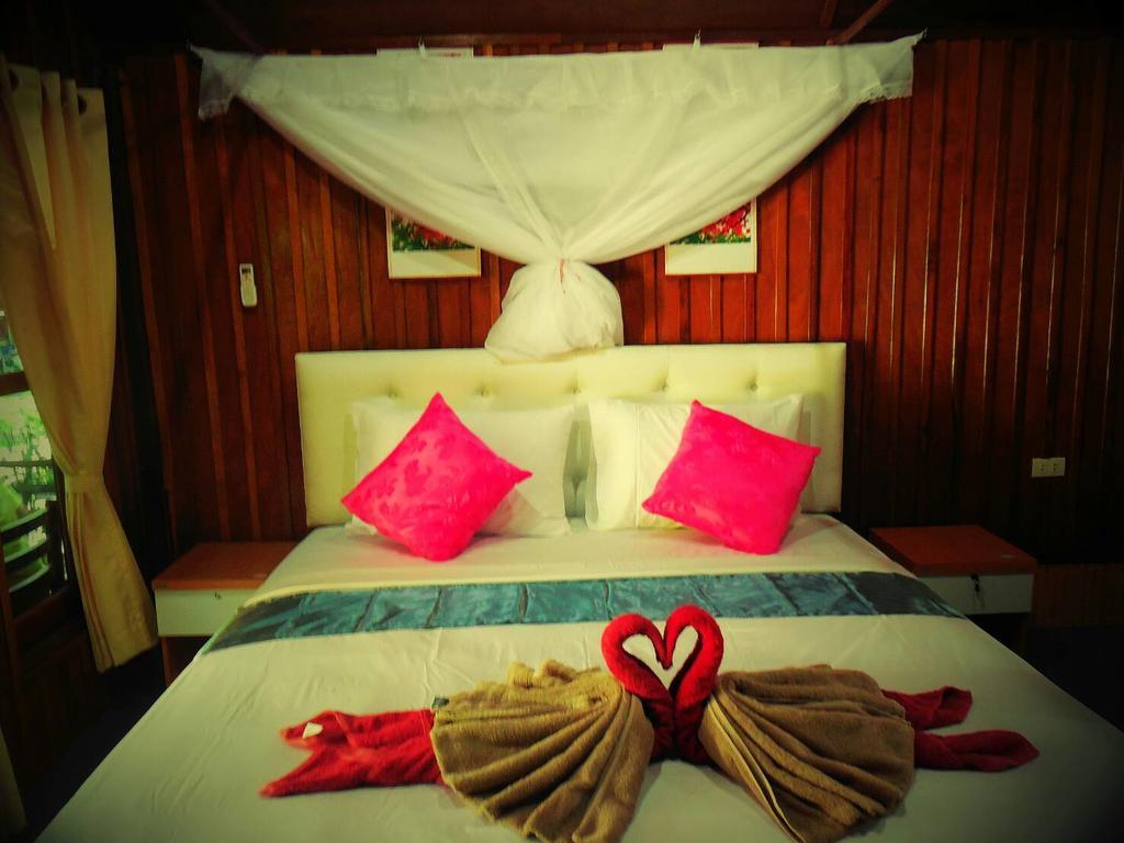 Zanom Sunrise Beach Resort Koh Lipe Exterior foto