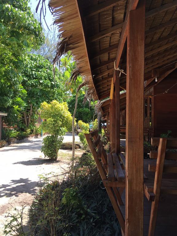 Zanom Sunrise Beach Resort Koh Lipe Exterior foto