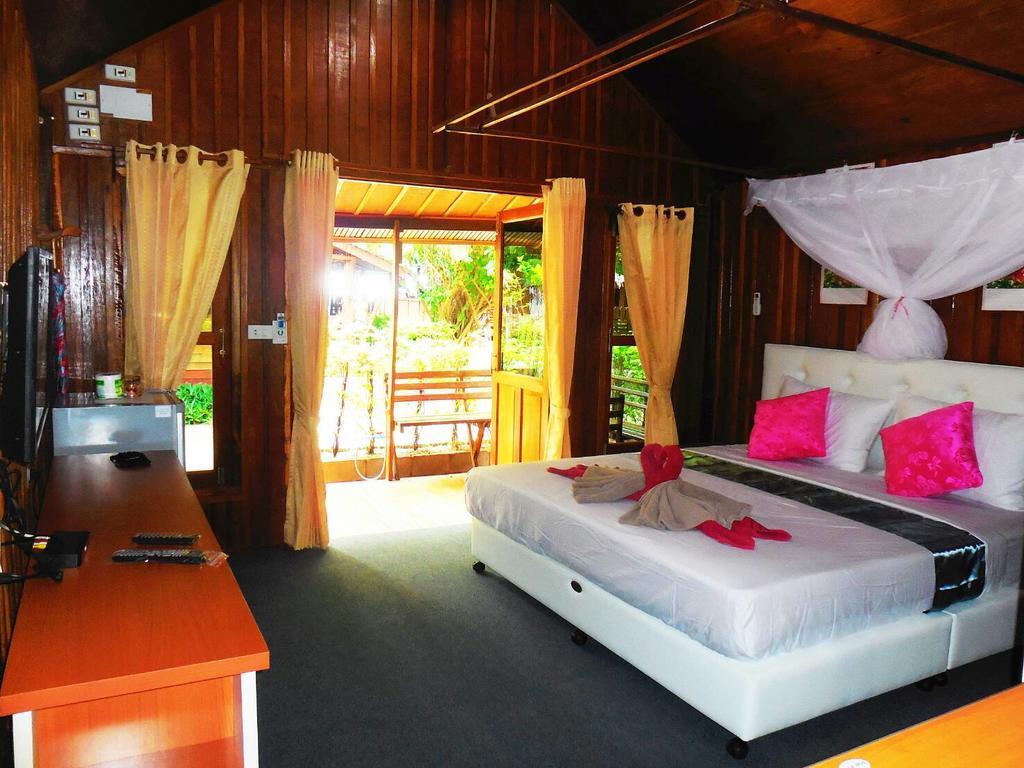 Zanom Sunrise Beach Resort Koh Lipe Exterior foto