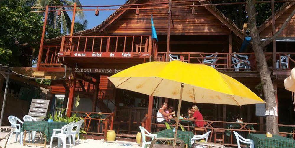 Zanom Sunrise Beach Resort Koh Lipe Exterior foto