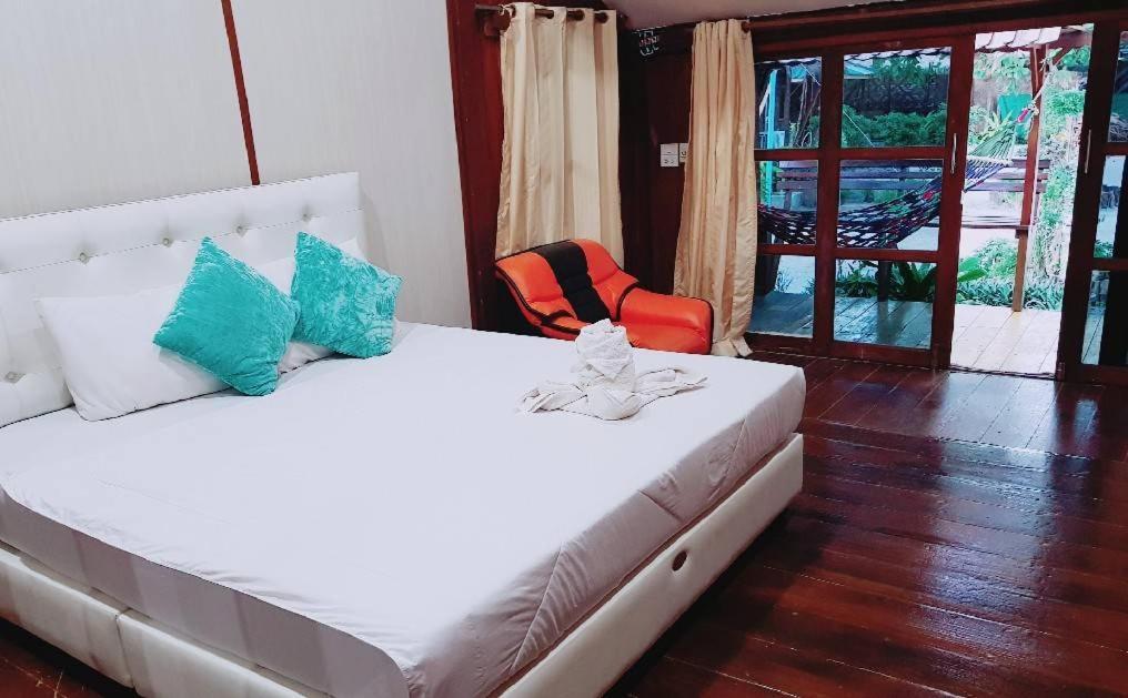 Zanom Sunrise Beach Resort Koh Lipe Exterior foto