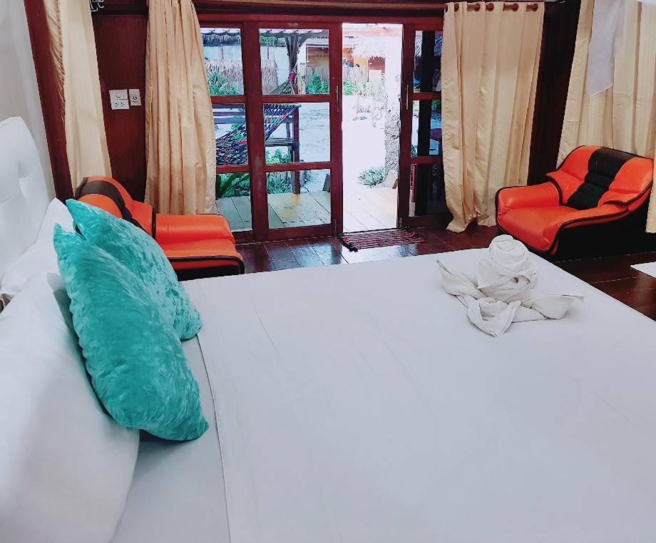 Zanom Sunrise Beach Resort Koh Lipe Exterior foto