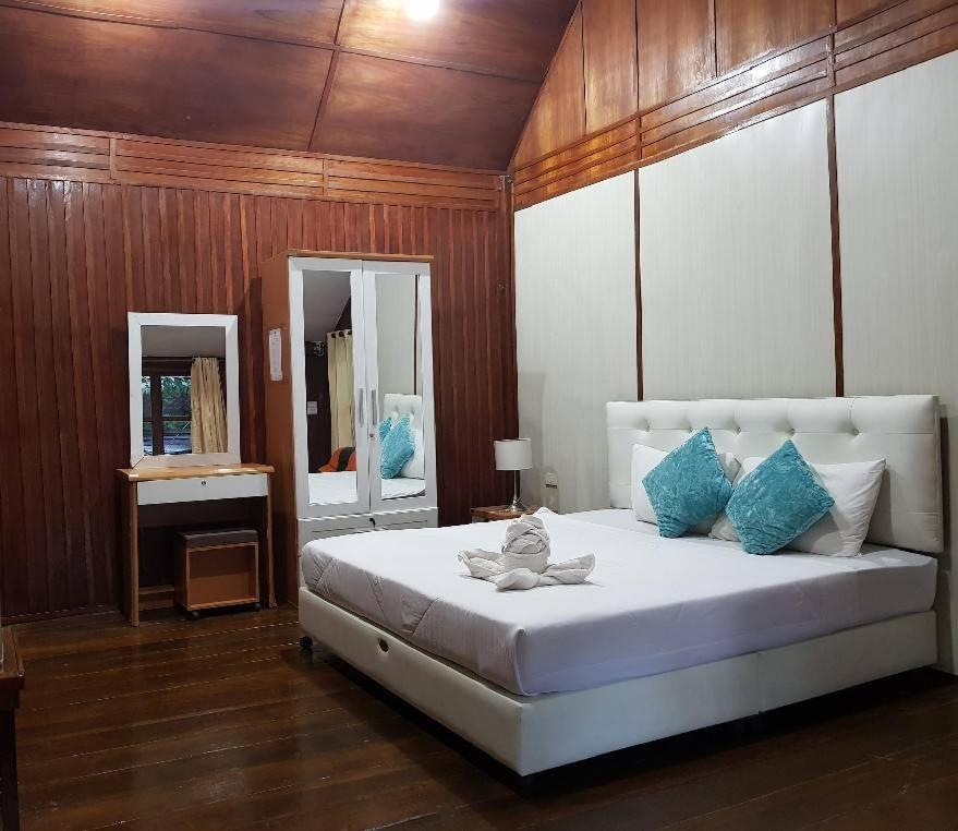 Zanom Sunrise Beach Resort Koh Lipe Exterior foto