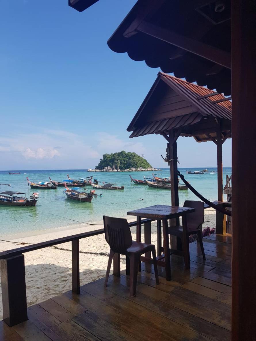 Zanom Sunrise Beach Resort Koh Lipe Exterior foto